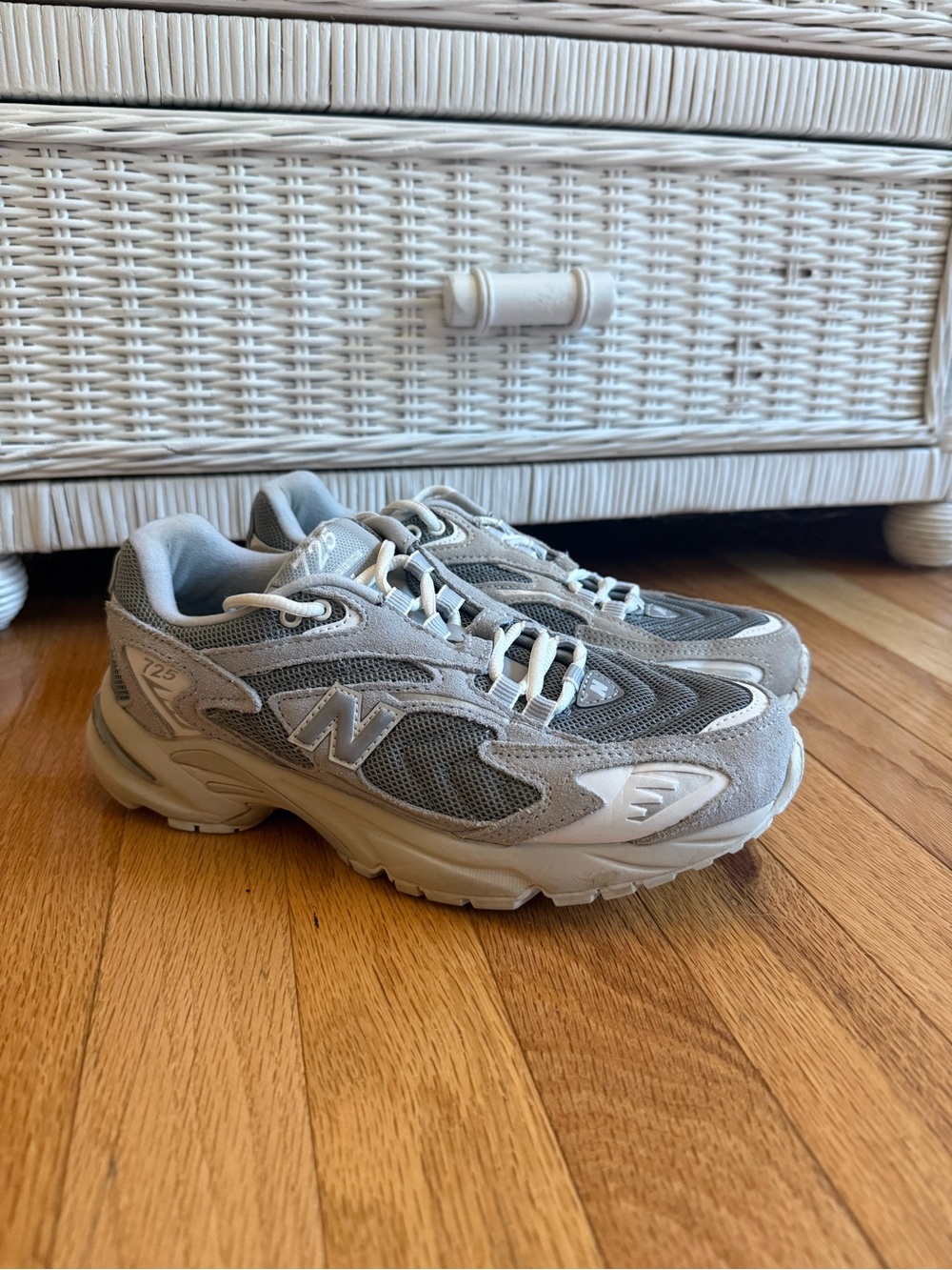 New Balance Grey and Cream 725 Sneaker